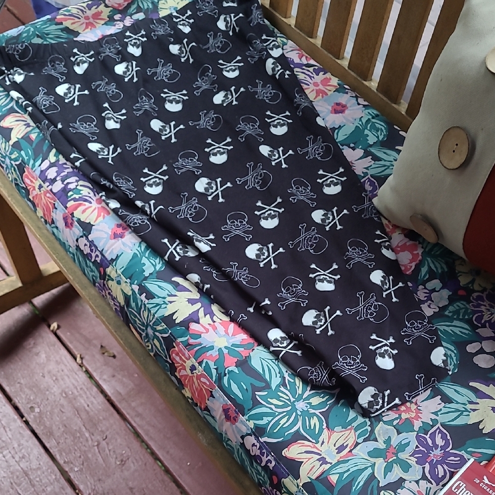 Plus Size Skeleton Capris
